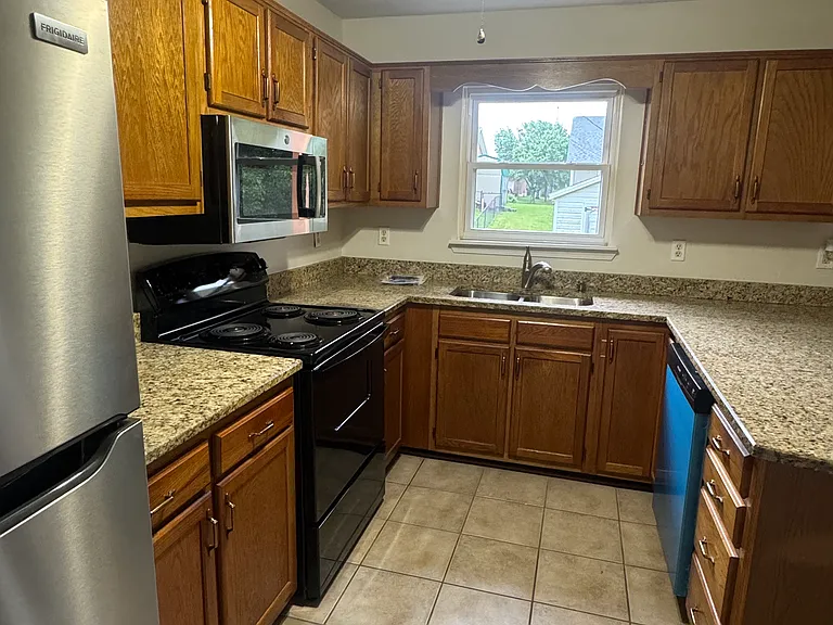 305 Routt Dr — Photo 5