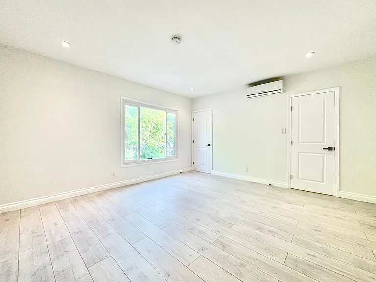 333 N. Oakhurst Dr. — Photo 12