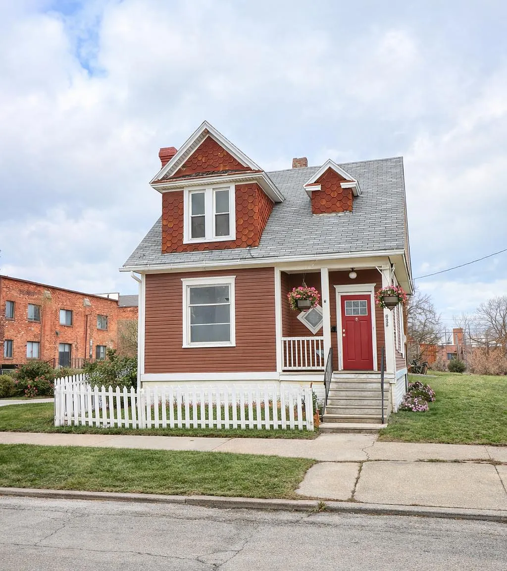 3 bed, 1.5 bath, 1269 sqft, $1,075 — Photo 1