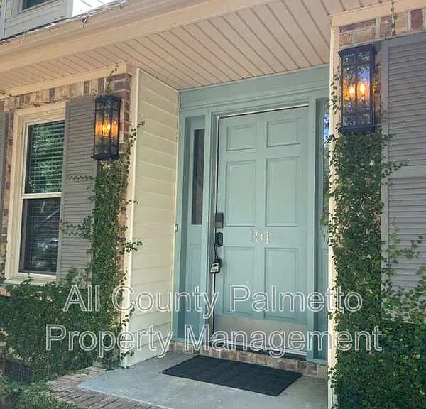101 Huckleberry Ln — Photo 2
