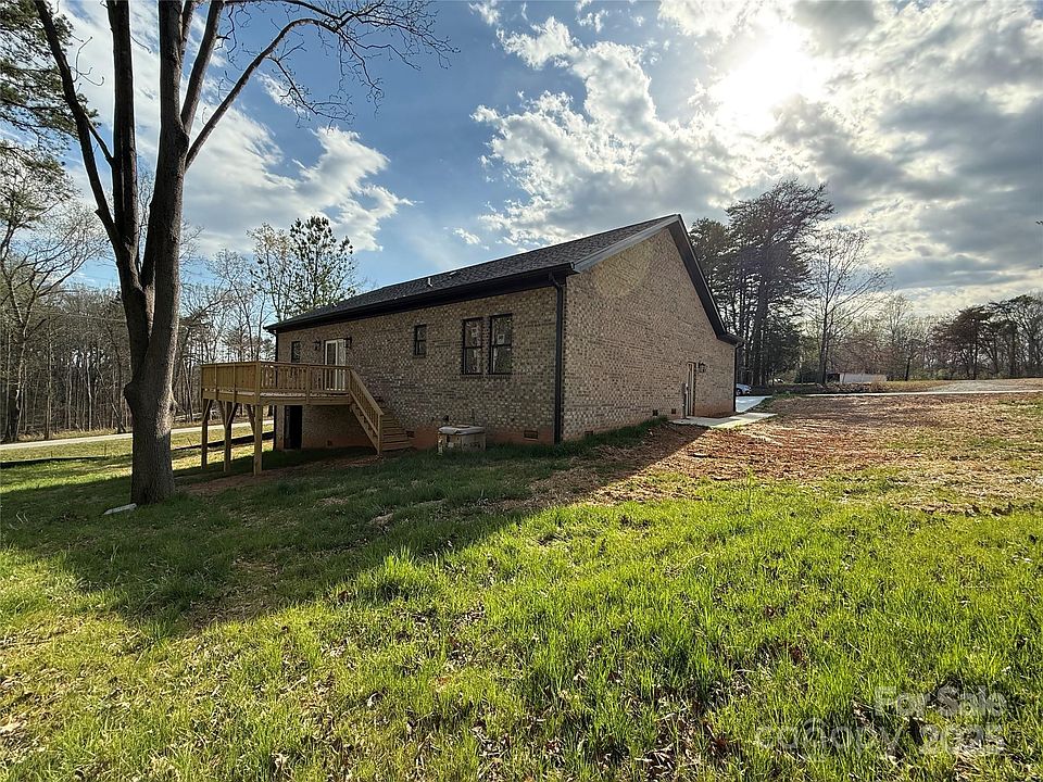 2nd image of 1112 Sedgewood Ln