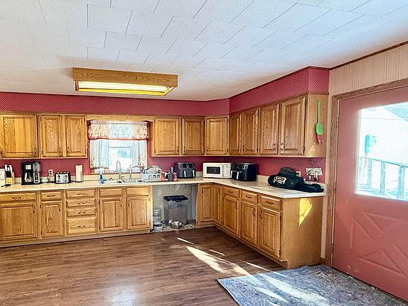 3rd image of 6 Quaker Mountain Rd