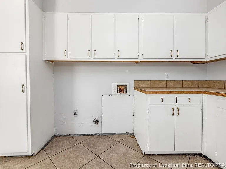 2328 Barrington Cir — Photo 12