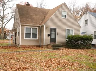 1008 Woodview Rd, Cleveland Heights, OH 44121