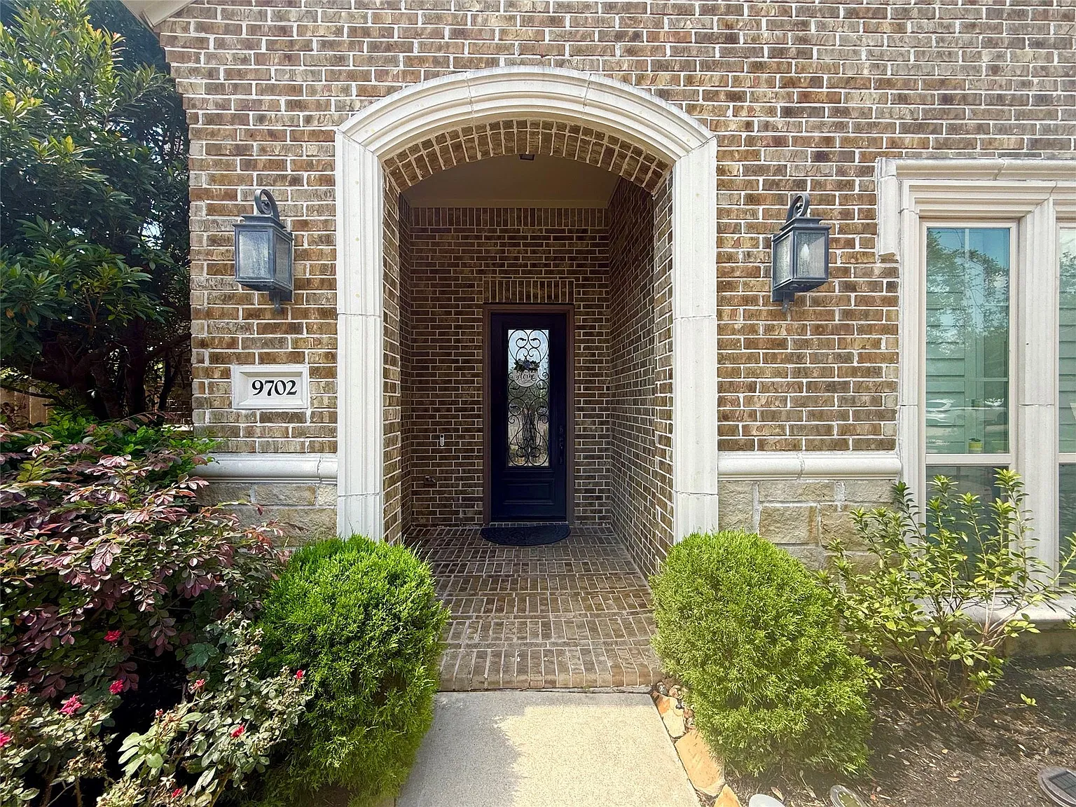 4 bed, 3.5 bath, 3373 sqft, $3,500 — Photo 2
