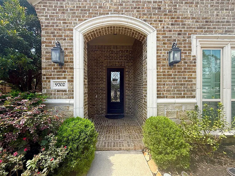 9702 Caldwell Way — Photo 2