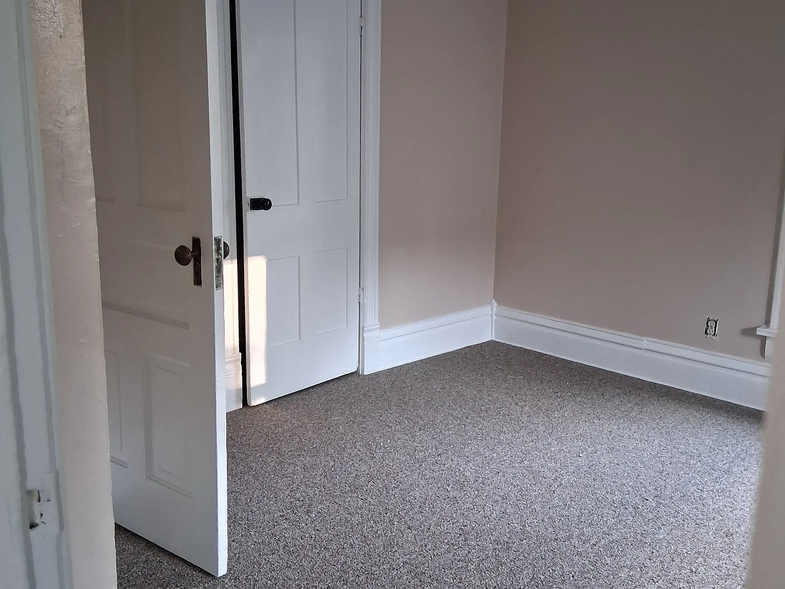 2 bed, 1964 sqft, $1,500 — Photo 4