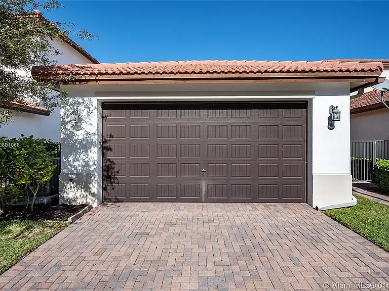 8310 NW 39th Ct — Photo 4