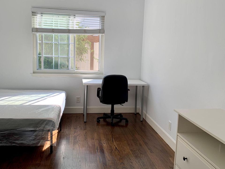 1st image of 1932 Foxworthy Ave #11