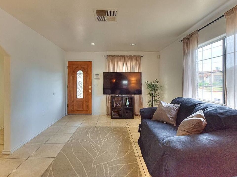 1st image of 2059 W 75th St