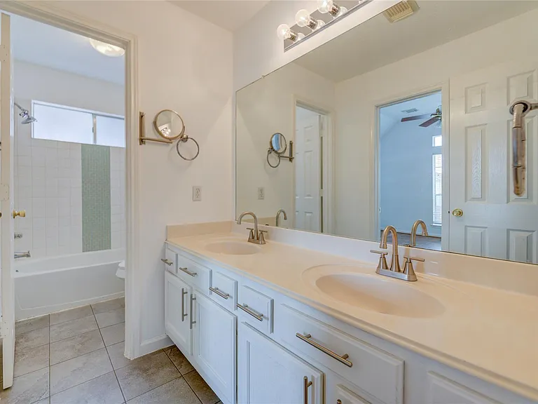 16464 Beewood Glen Dr — Photo 39