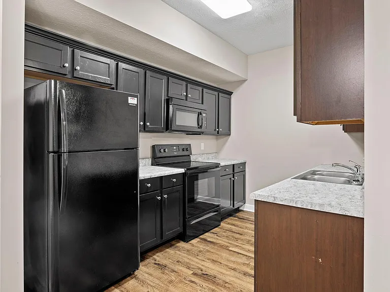 730 Village Creek Dr #B — Photo 4