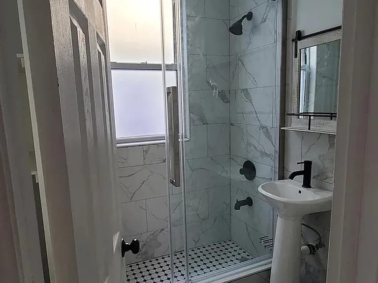 183 W 24th St #2R — Photo 2