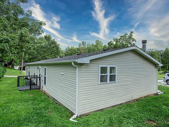 4th image of 1264 W County Road 50 S