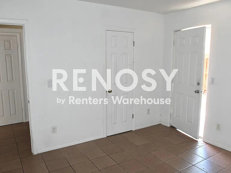 729 E Mission Ln #1 — Photo 21