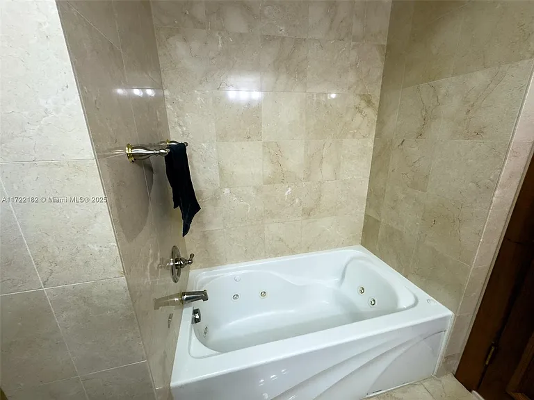 6365 Collins Ave #1506 — Photo 10