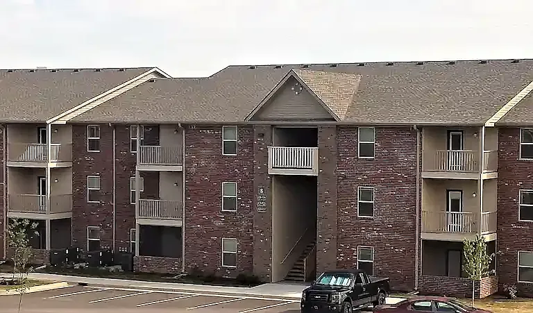 Shelby Oaks Apartments — Photo 41