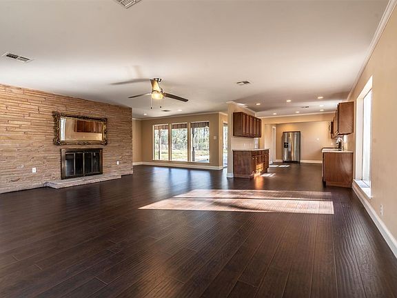 3rd image of 2305 W Sunset Dr