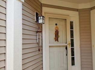 488 Vaughn Cir, Aurora, IL 60502