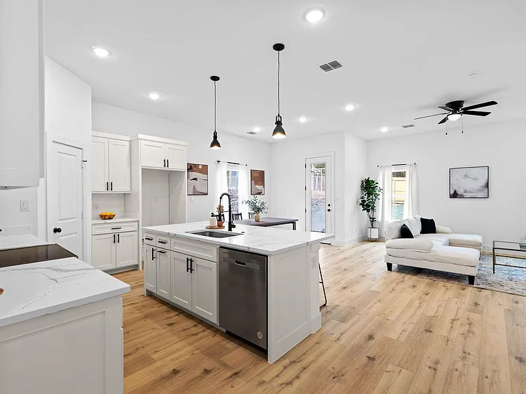 5516 Helmick Ave — Photo 2
