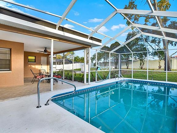 3rd image of 1503 Overland Dr