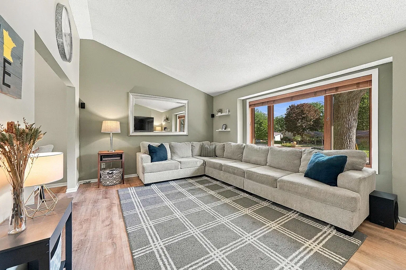 3 bed, 1505 sqft, $2,398 — Photo 3