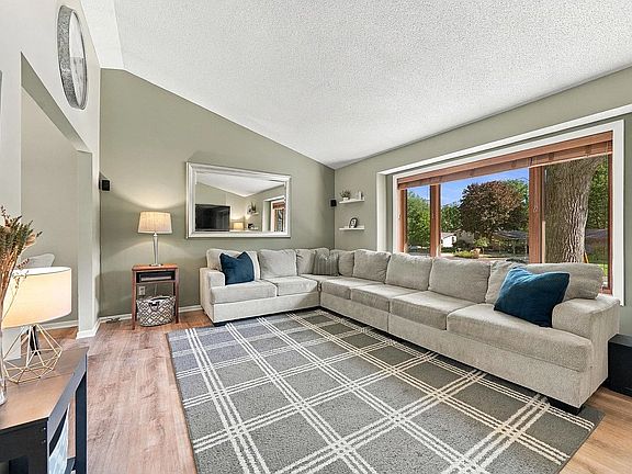 3rd image of 1568 27th Ave NW