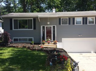 3529 Hunter Dr, North Olmsted, OH 44070