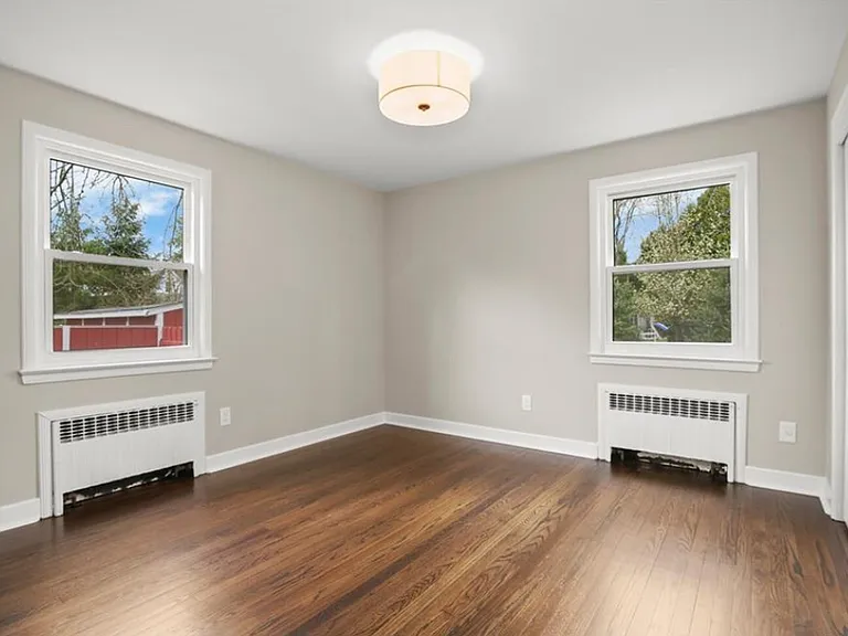 5 Turtleback Ln — Photo 13