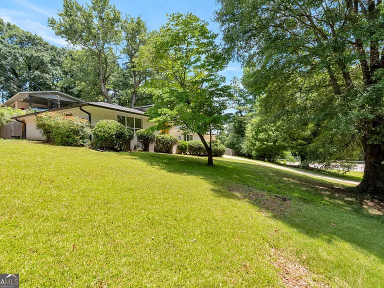 3102 Edgewater Dr — Photo 4