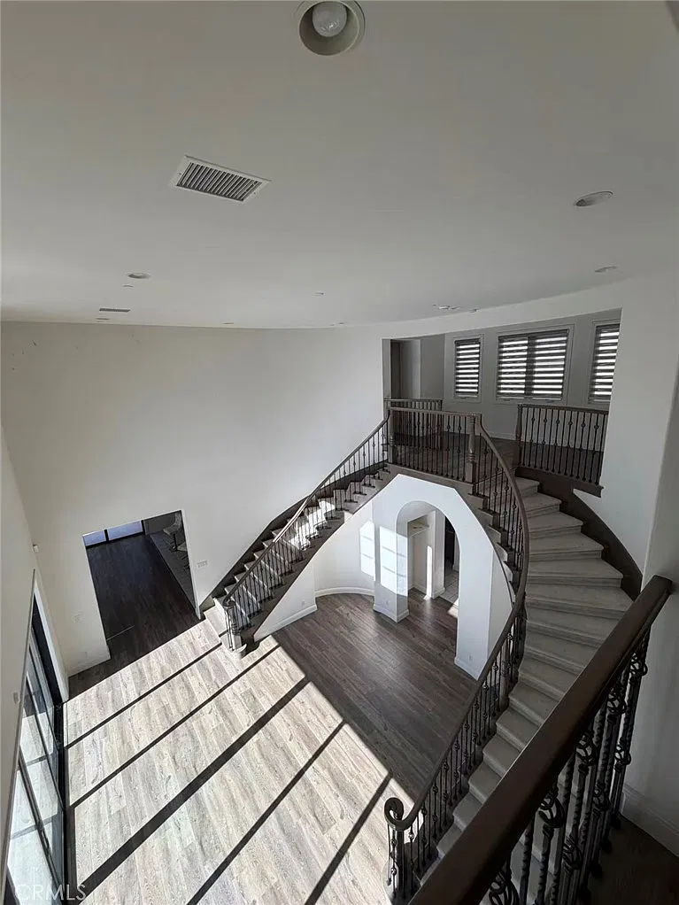 4 bed, 4.5 bath, 4710 sqft, $14,000 — Photo 2
