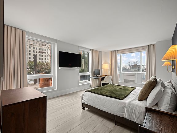 4th image of 1 Irving Pl #Pent22d