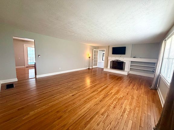 5th image of 415 S Dogwood Dr