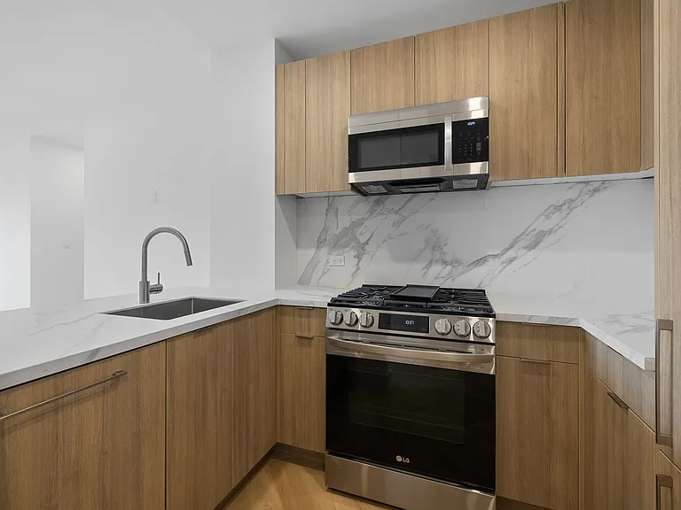 600 Columbus Ave #12G — Photo 1