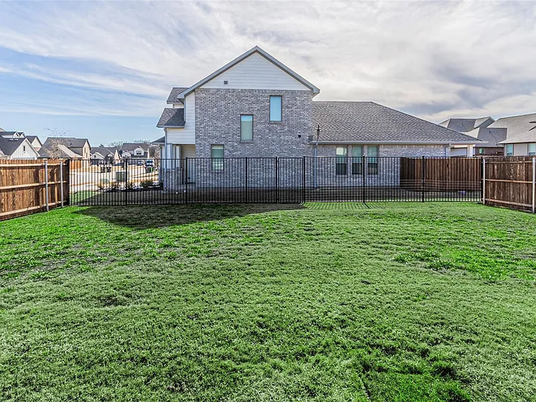 579 Ruthye Ln — Photo 33