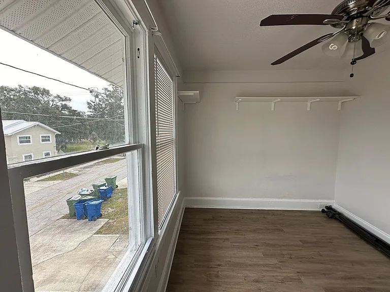 136 Avenue C NE #3 — Photo 8