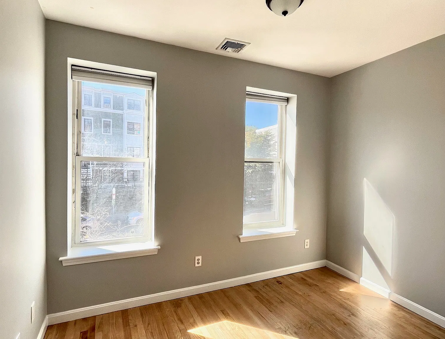 3 bed, 9999 sqft, $2,700 — Photo 1