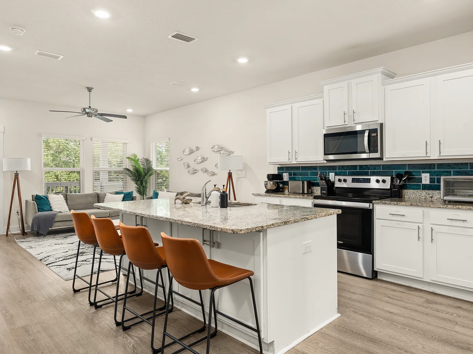 4 bed, 3.5 bath, 2219 sqft, $4,500 — Photo 3