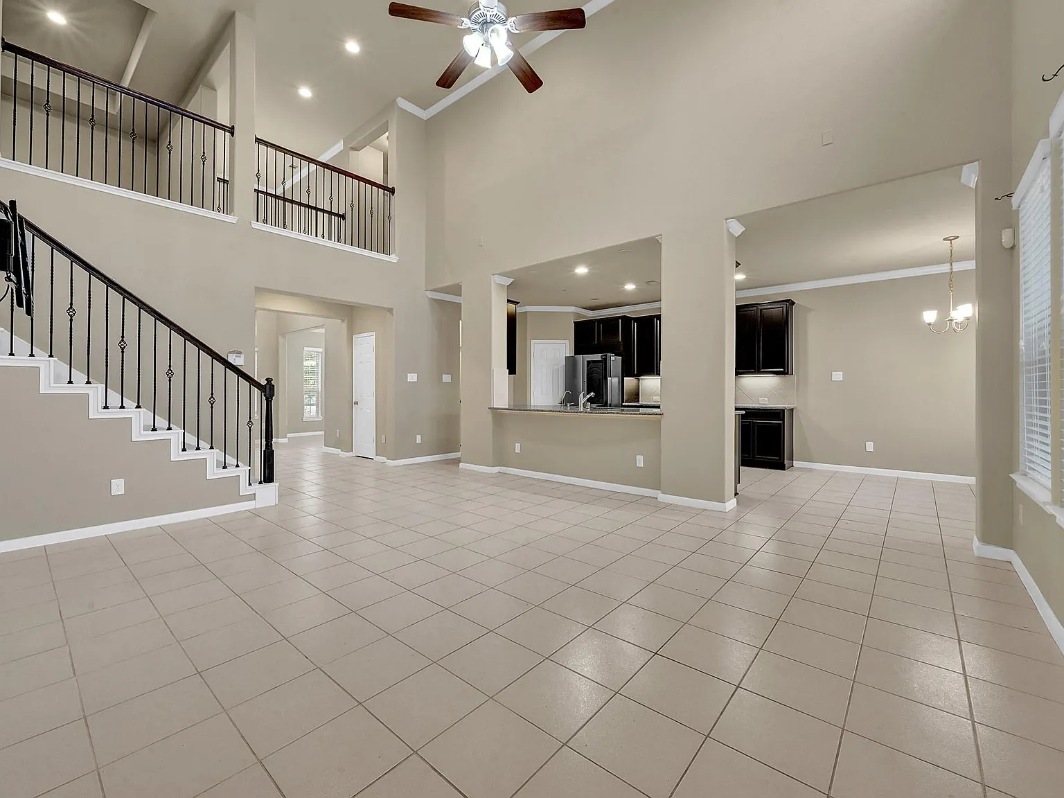 4 bed, 3.5 bath, 2702 sqft, $2,750 — Photo 4