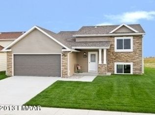 226 Maple Pointe Blvd, Mapleton, ND 58059