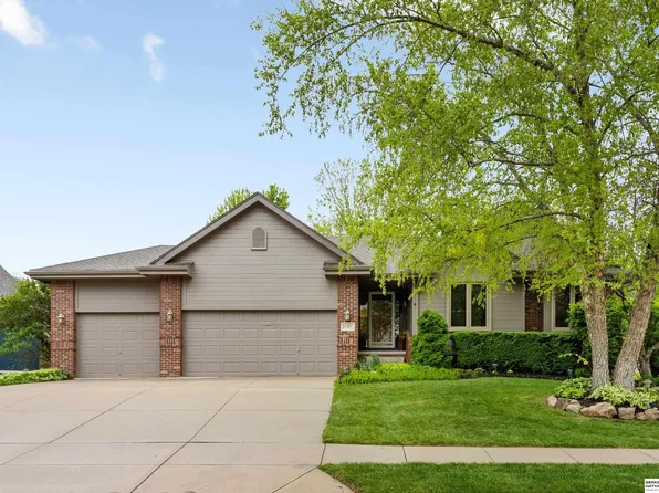15425 Windsor Dr, Omaha, NE 68154