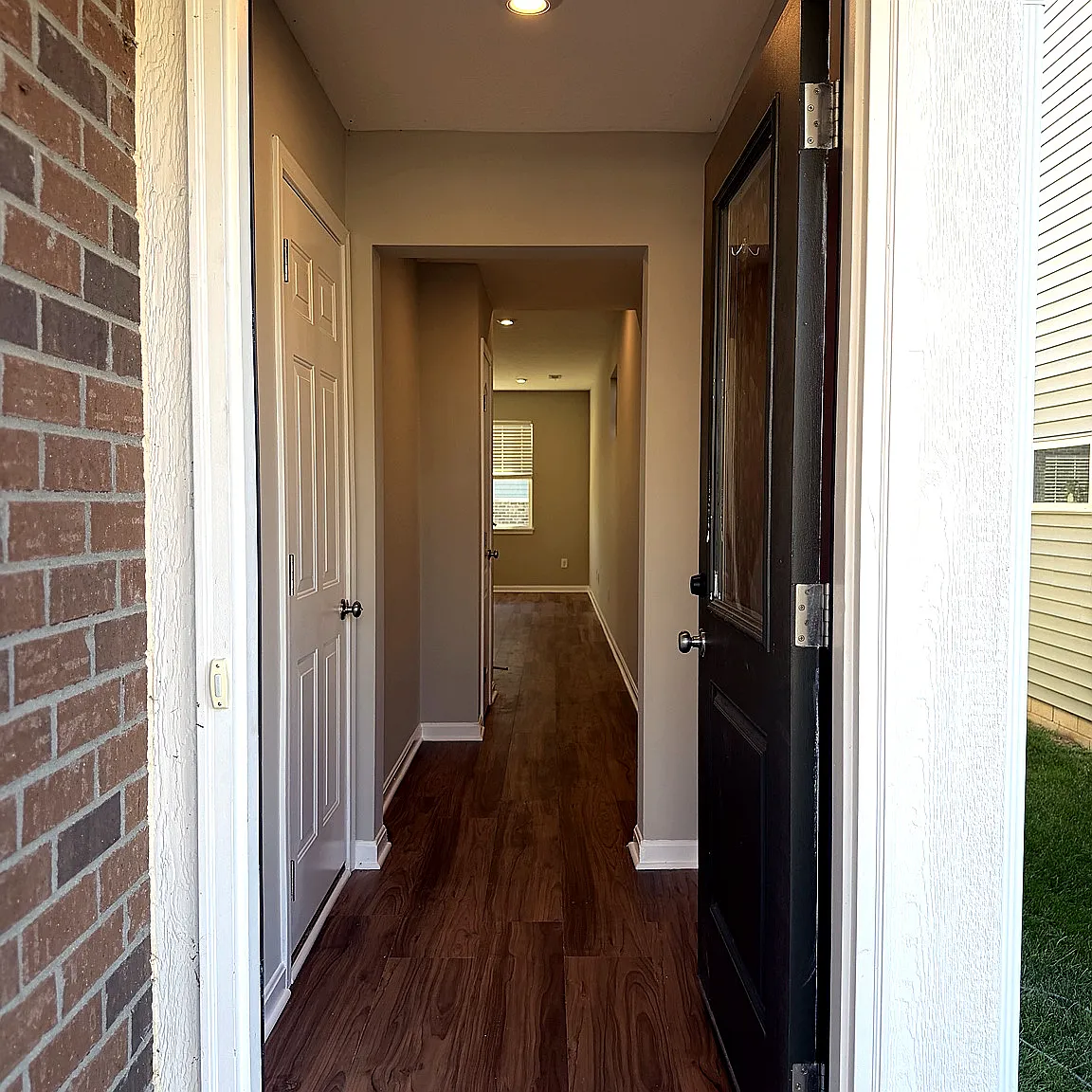 3 bed, 2.5 bath, 1650 sqft, $2,400 — Photo 1