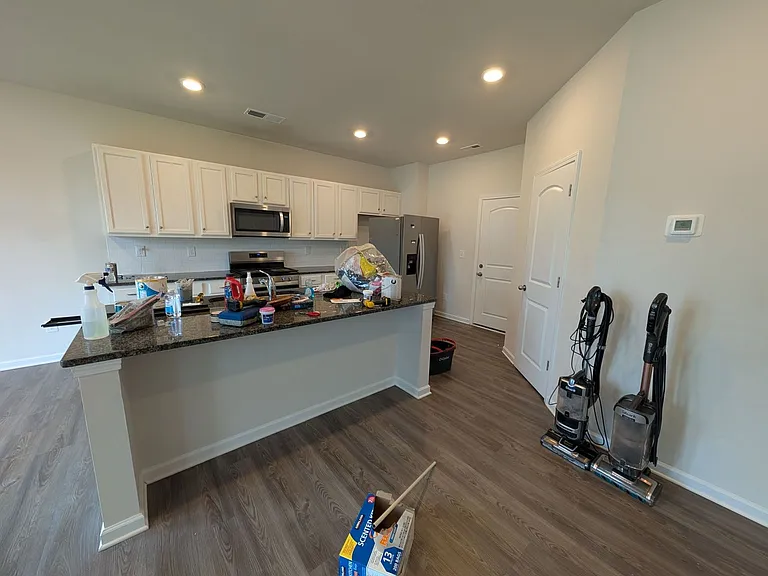 3030 Eastcott Ave — Photo 20