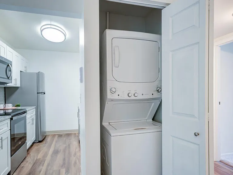 Squires Manor Apartment Homes — Photo 12