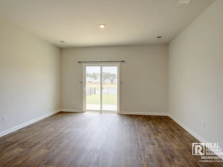 113 Hillsford Ln — Photo 6