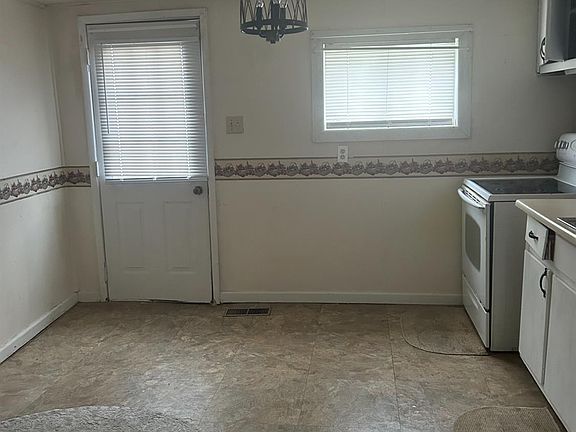 3rd image of 122 Kennedy Blvd