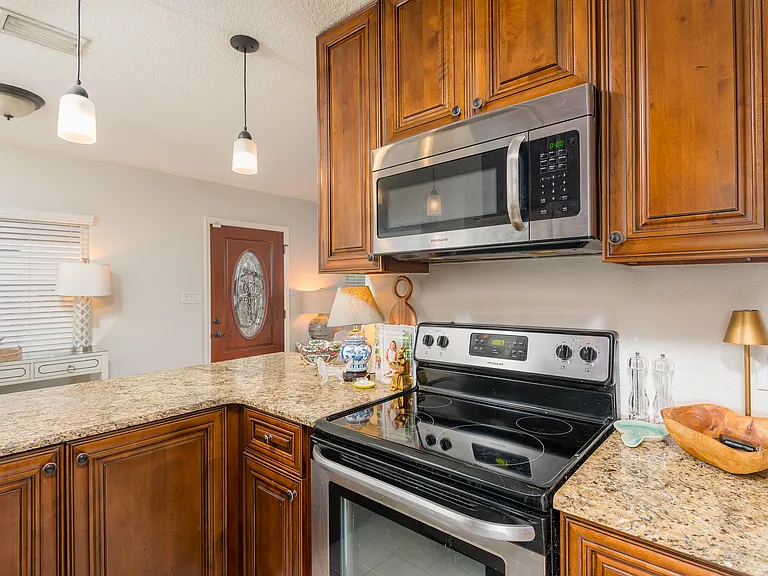 2407 S Harold Ave — Photo 8