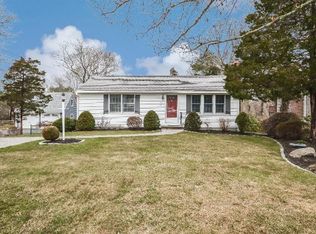 13 Wing Rd, Pocasset, MA 02559