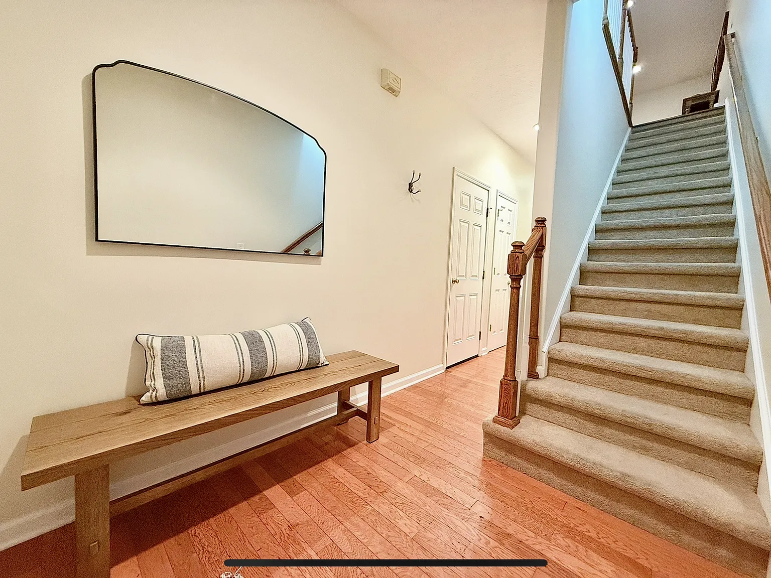 1 bed, 1.5 bath, 1180 sqft, $1,900 — Photo 3