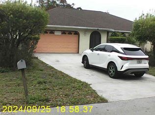 100 Sebring Cir, Lehigh Acres, FL 33936